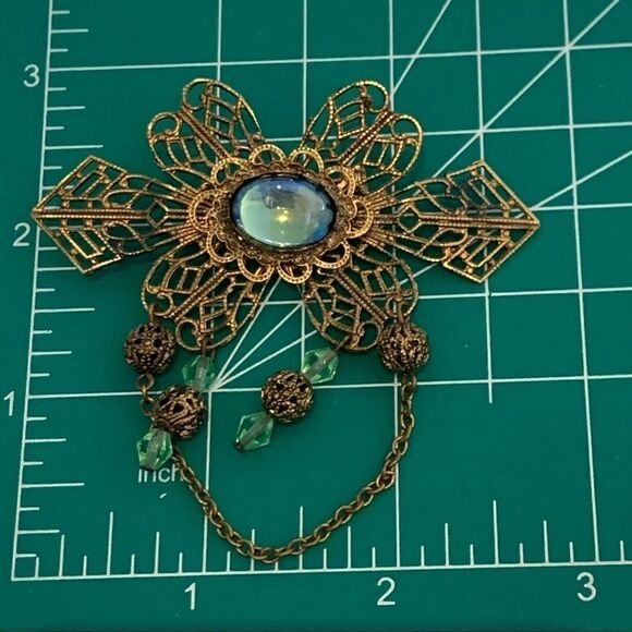 Vintage Victorian Edwardian filagree pin blue opalescent center stone gold wash - Picture 3 of 7